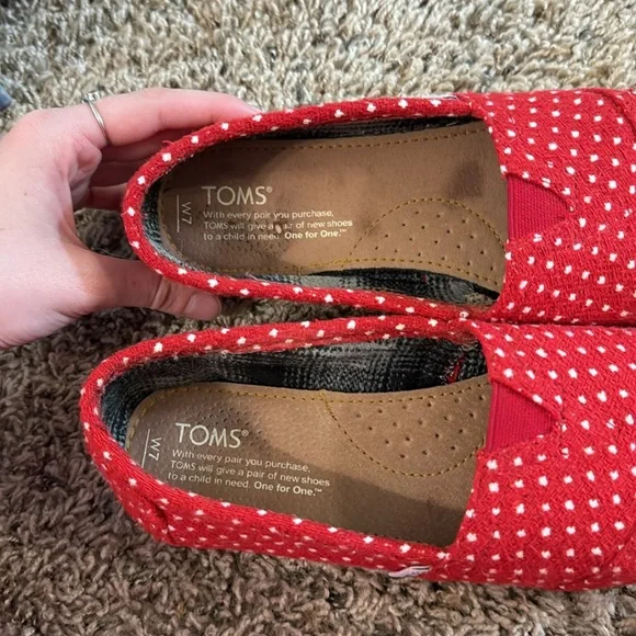 Classic Red Dot Tom’s Size 7 - Picture 7 of 9